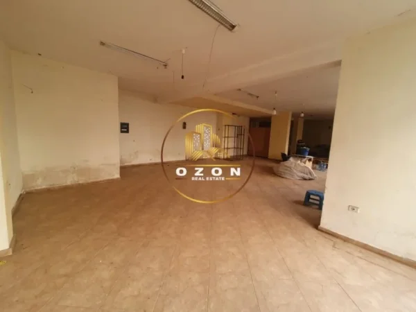 Shitet Hapësirë Biznesi Multifunksional Në Yzberisht!