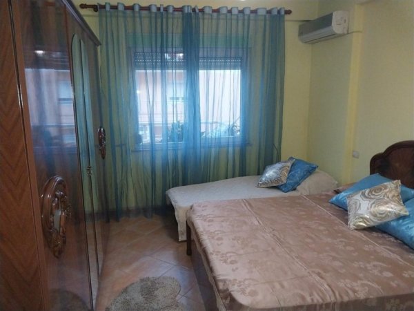 Durres, jepet me qera apartament 1+1 Kati 8, 80 m² 350 € (Pallati Sportit, Durres)