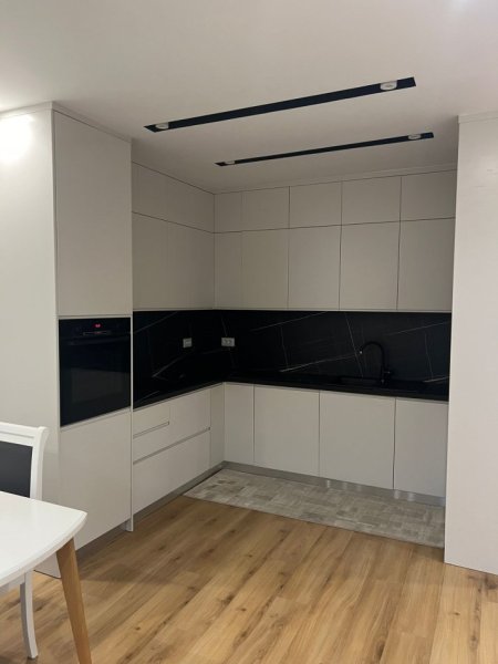 Tirane, jepet me qera apartament 2+1 Kati 6, 100 m² 950 € 
