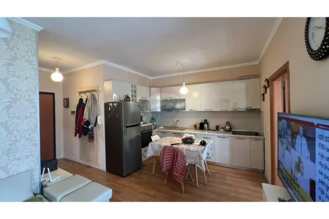 Tirane, shitet apartament 1+1 Kati 2, 62 m² 155.000 € (Apartament 1+1 ne qender te Tiranes!)