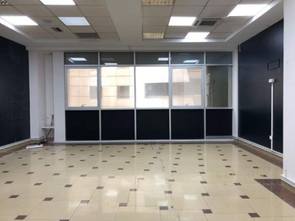 Tirane, jepet me qera ambjent biznesi Kati 2, 100 m² 900 € (Pallati ish kinema 17 nentori)