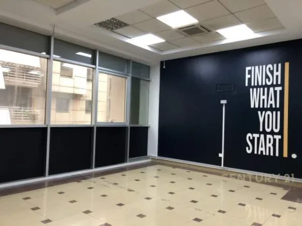 Tirane, jepet me qera ambjent biznesi Kati 2, 100 m² 900 € (Pallati ish kinema 17 nentori)