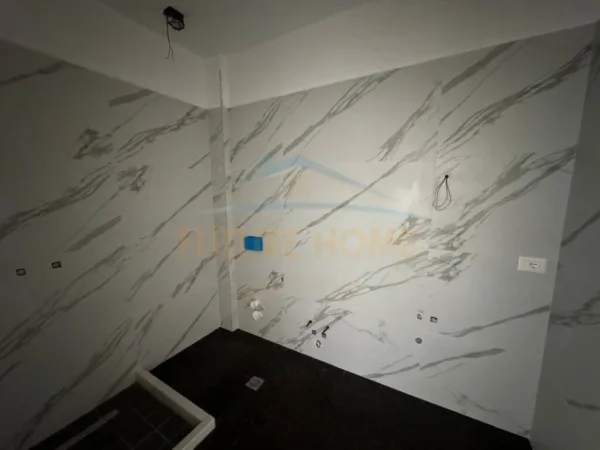 Korce, shitet apartament 2+1+Ballkon Kati 1, 109 m² 78.000 € (Lagjia e re.)