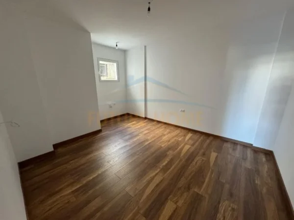Korce, shitet apartament 2+1+Ballkon Kati 1, 109 m² 78.000 € (Lagjia e re.)