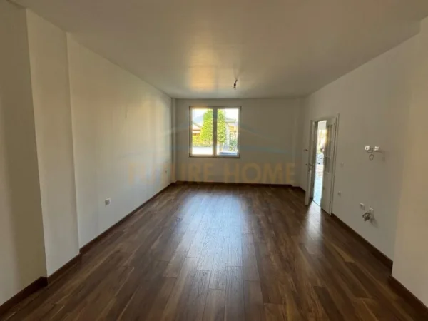 Korce, shitet apartament 2+1+Ballkon Kati 1, 109 m² 78.000 € (Lagjia e re.)