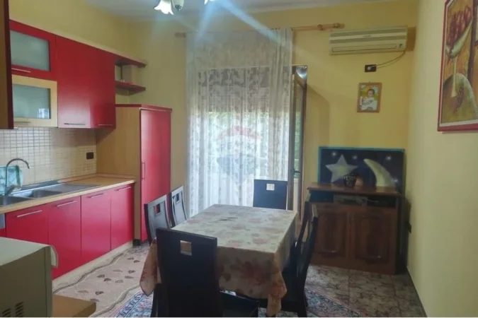 Tirane, shitet apartament 2 Katshe Kati 2, 300 m² 320.000 € (VILE DY KATE PER SHITJE NE KOMBINAT!)
