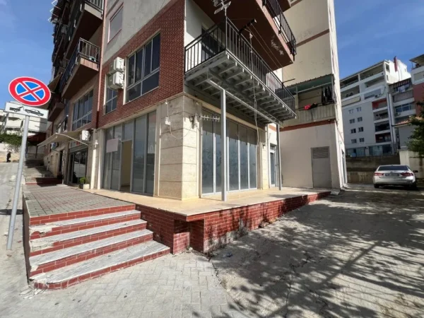 Tirane, shitet ambjent biznesi Kati 0, 170 m² 255.000 € (Fresk)
