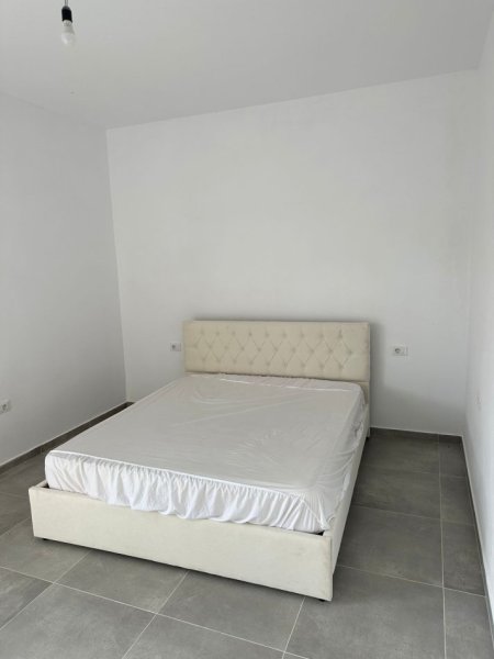 Tirane, jepet me qera apartament 1+1+Ballkon Kati 1, 60 m² 400 € (PORCELAN)