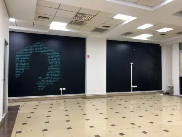 Tirane, jepet me qera zyre Kati 2, 86 m² 900 € (QENDER GALERIA)