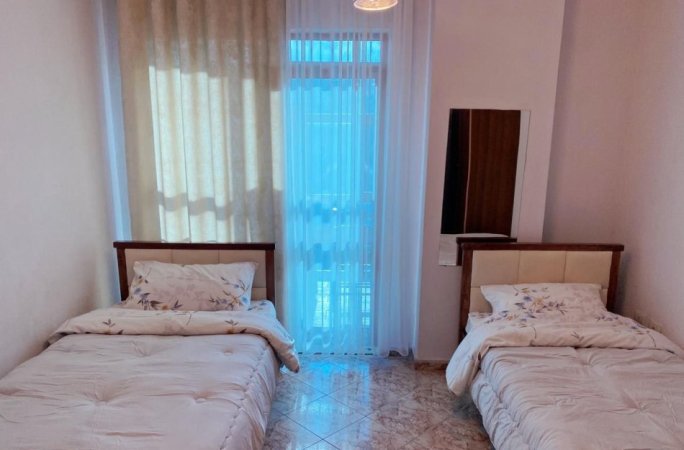 Tirane, jepet me qera apartament 2+1+Ballkon Kati 9, 94 m² 650 € (Stacioni i Trenit)