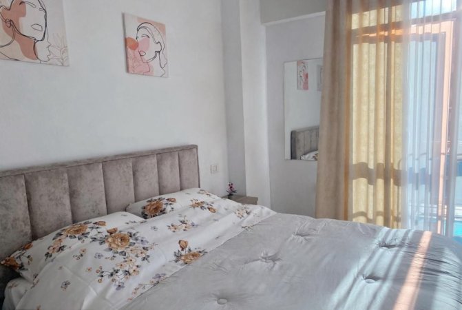 Tirane, jepet me qera apartament 2+1+Ballkon Kati 9, 94 m² 650 € (Stacioni i Trenit)
