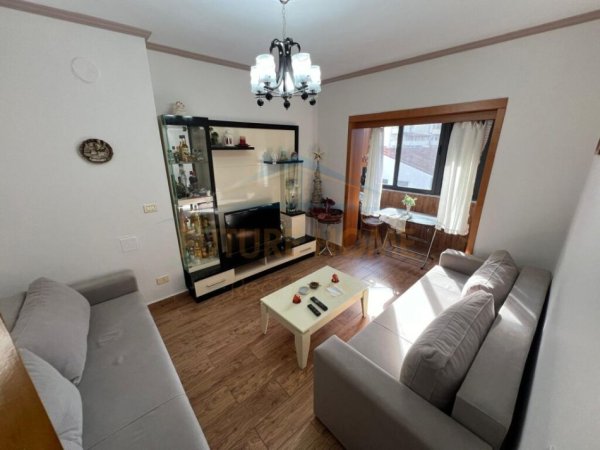 Durres, jepet me qera apartament 2+1 Kati 4, 72 m² 400 € (Qender, Durres)