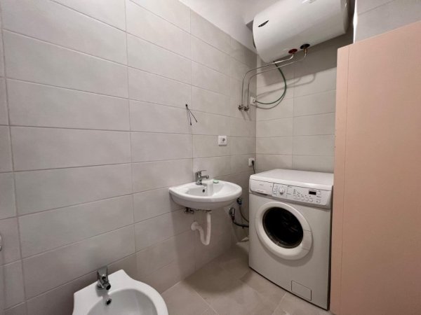 Tirane, jepet me qera apartament 2+1+Ballkon Kati 2, 110 m² 450 € (5 Maji)