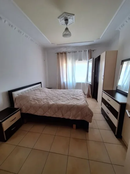Vlore, jap me qera ditore / mujore apartament 2+1+Ballkon Kati 1, 77 m² 450 € (rruga Gjergj kastrioti transballanike prane portit)