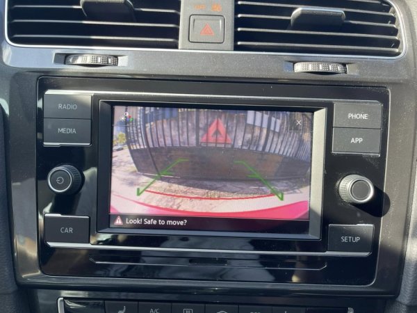 Tirane, shes makine VW GOLF 7 Benzin, e kuqe automatik Kondicioner 77.000 km 12.500 €