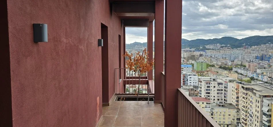 JEPET ME QERA AMBJENT PER ZYRA TEK TIRANA GARDEN BUILDING