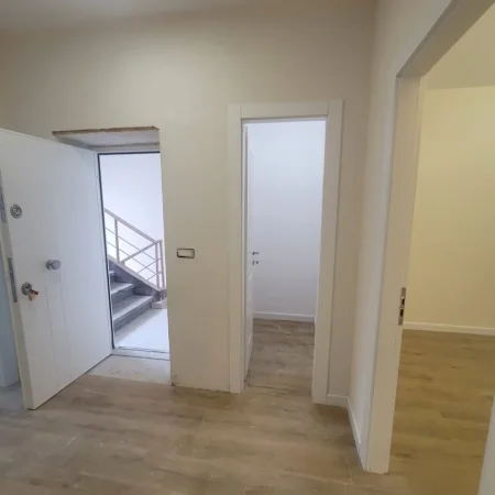 SHITET APARTAMENT 2+1+OBORR , OBJEKT EKZISTUES PRANE MEDRESESE