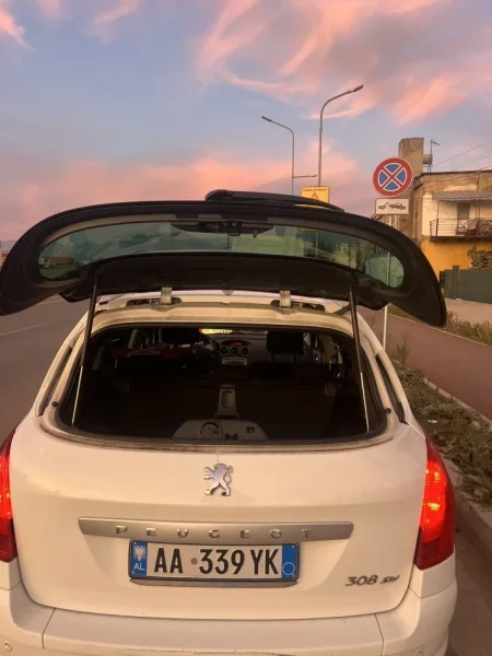 Tirane, shitet Peugeot Nafte, e bardhë manuale 245.632 km 4.300 €