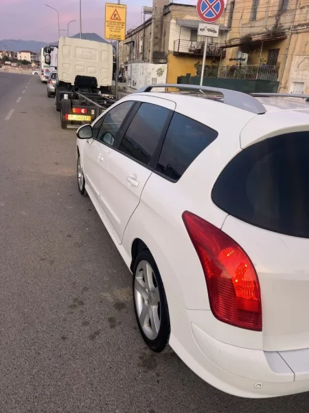 Tirane, shitet Peugeot Nafte, e bardhë manuale 245.632 km 4.300 €