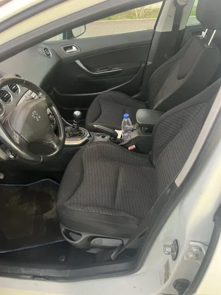 Tirane, shitet Peugeot Nafte, e bardhë manuale 245.632 km 4.300 €