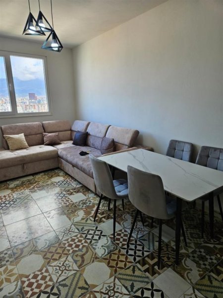 Tirane, jepet me qera apartament 1+1+Ballkon Kati 11, 70 m² 450 € (GOLDEN PARK)