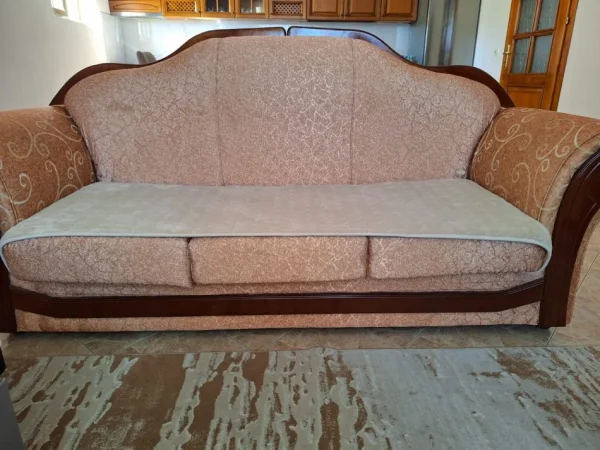 Tirane, shes Divana 200 €