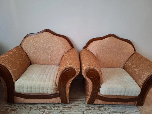 Tirane, shes Divana 200 €