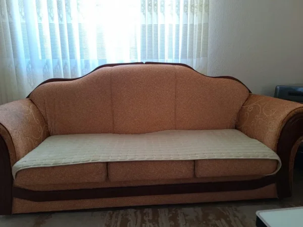 Tirane, shes Divana 200 €