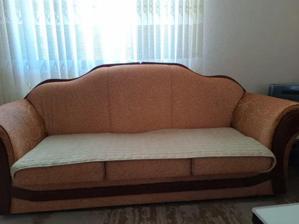 Tirane, shes Divana 200 €