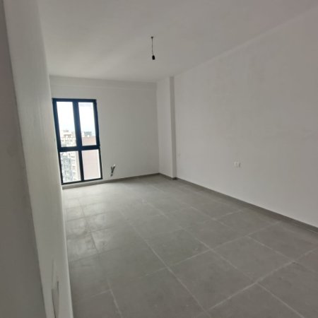 Tirane, jepet me qera apartament 2+1+Ballkon Kati 7, 100 m² 500 € (RRUGA E DIBRES)