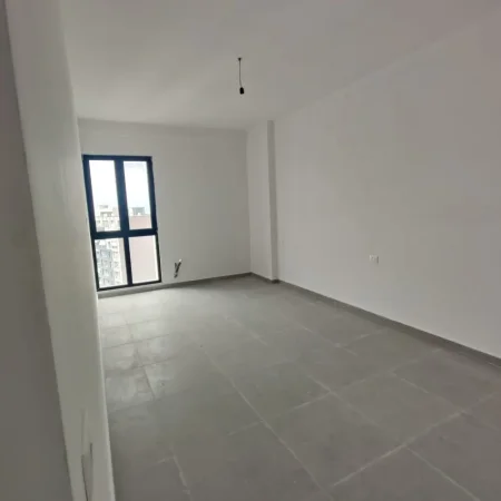 Tirane, jepet me qera apartament 2+1+Ballkon Kati 7, 100 m² 500 € (RRUGA E DIBRES)