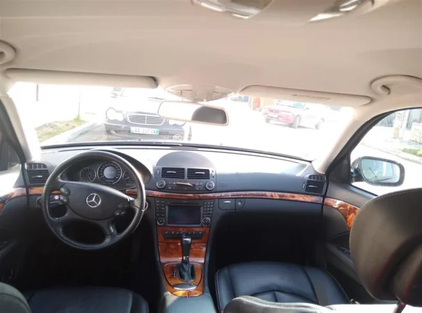 Shitet Mercedes Benz E Class Evo 2008 Nafte, e zeze automatik Kondicioner 302.000 km 5.700 €