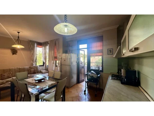 Tirane, shitet apartament 2+1 Kati 3, 125 m² 325.000 € (Kisha Katolike)