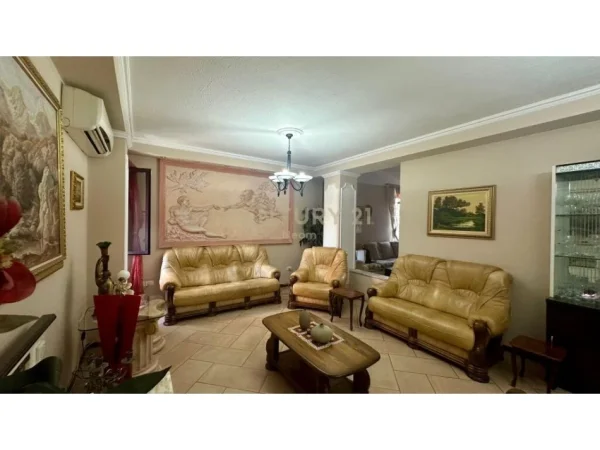 Tirane, shitet apartament 2+1 Kati 3, 125 m² 325.000 € (Kisha Katolike)