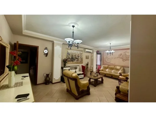Tirane, shitet apartament 2+1 Kati 3, 125 m² 325.000 € (Kisha Katolike)