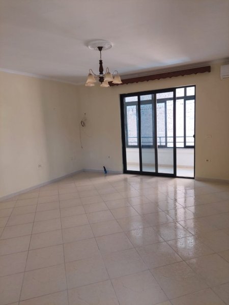 Tirane, jepet me qera apartament 1+1+Aneks+Ballkon Kati 2, 72 m² 450 € (selvia , pazari i ri)