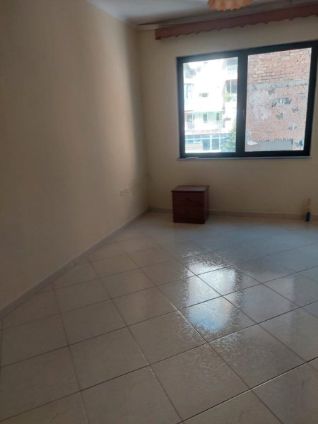 Tirane, jepet me qera apartament 1+1+Aneks+Ballkon Kati 2, 72 m² 450 € (selvia , pazari i ri)