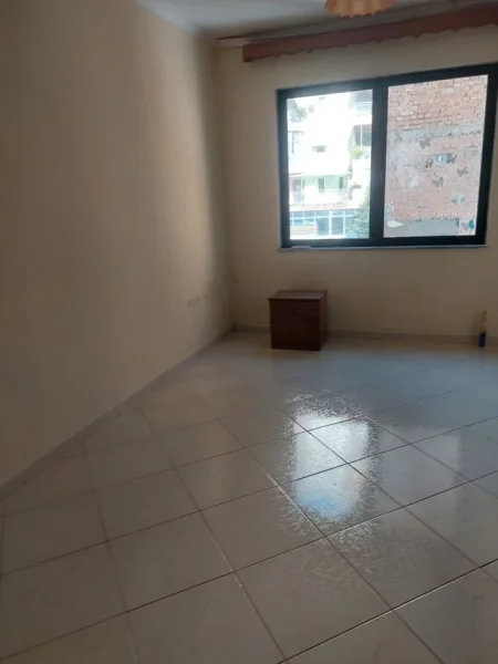 Tirane, jepet me qera apartament 1+1+Aneks+Ballkon Kati 2, 72 m² 450 € (selvia , pazari i ri)