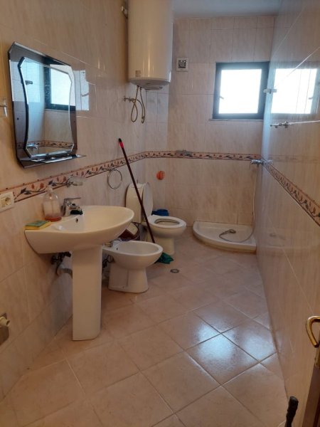 Tirane, jepet me qera apartament 1+1+Aneks+Ballkon Kati 2, 72 m² 450 € (selvia , pazari i ri)