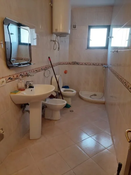 Tirane, jepet me qera apartament 1+1+Aneks+Ballkon Kati 2, 72 m² 450 € (selvia , pazari i ri)