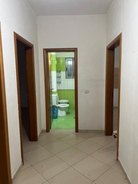 Vlore, jepet me qera apartament 2+1+Ballkon Kati 4, 110 m² 250 € (Transballkanike) rv45364
