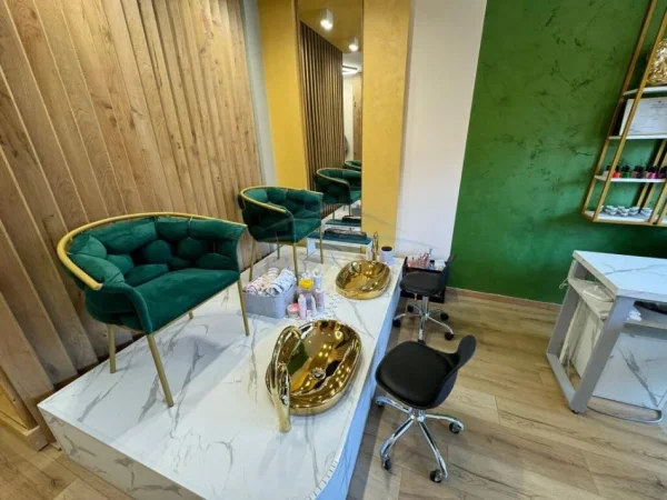 Tirane, jepet me qera ambjent biznesi Kati 0, 50 m² 800 € 