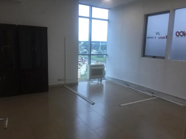 Tirane, jap me qera ambjent biznesi Kati 2, 180 m² 1.800 € (Atostrada Tirane Durres)