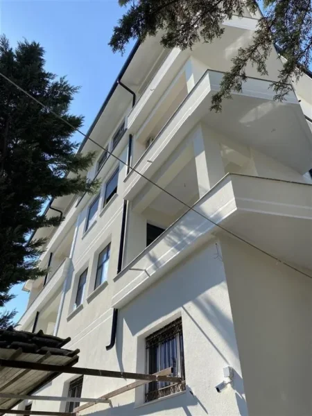 Tirane, jepet me qera Vile , 925 m² 5.000 € (Astir)