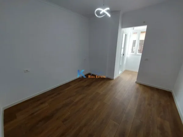 Tirane, shes apartament 2+1+Ballkon Kati 5, 90 m² 185.000 € (Rruga e Dibres)