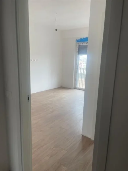 Tirane, jepet me qera apartament 3+1+Ballkon Kati 4, 147 m² 500 € (Kompleksi Orbital)