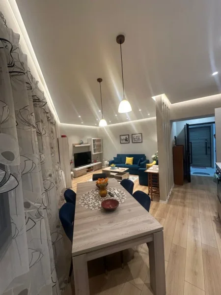 Tirane, jepet me qera apartament 1+1 Kati 8, 65 m² 500 € (Teodor Keko)