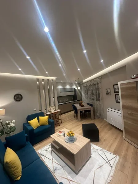 Tirane, jepet me qera apartament 1+1 Kati 8, 65 m² 500 € (Teodor Keko)