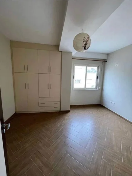 Tirane, jepet me qera apartament 2+1+Ballkon Kati 8, 90 m² 400 € (Teodor Keko)