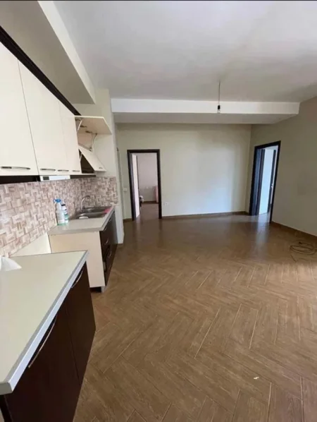 Tirane, jepet me qera apartament 2+1+Ballkon Kati 8, 90 m² 400 € (Teodor Keko)